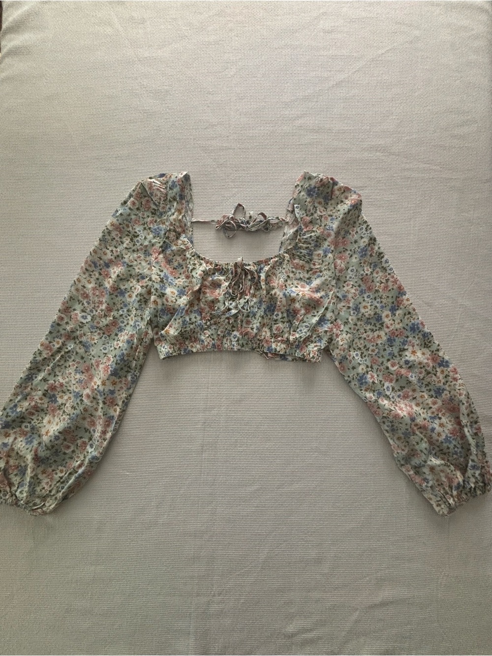 La Hearts Pastel Floral Festival Puff-Sleeve Cropped Peasant Top.